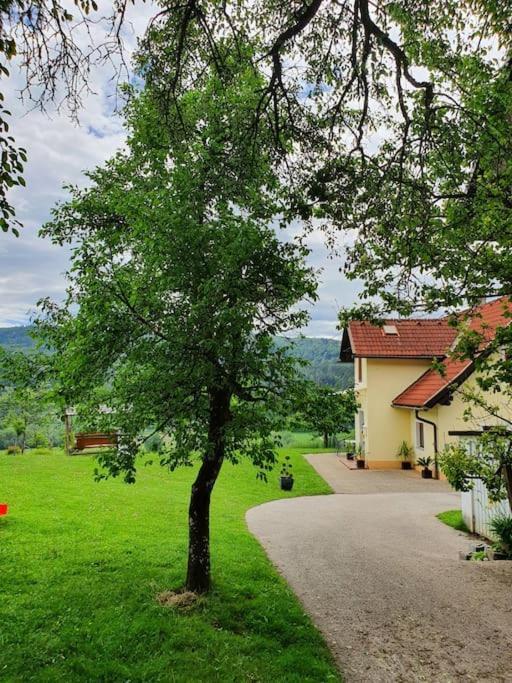 Charmantes Ferienhaus In Bester Lage Keutschach am See Exterior foto